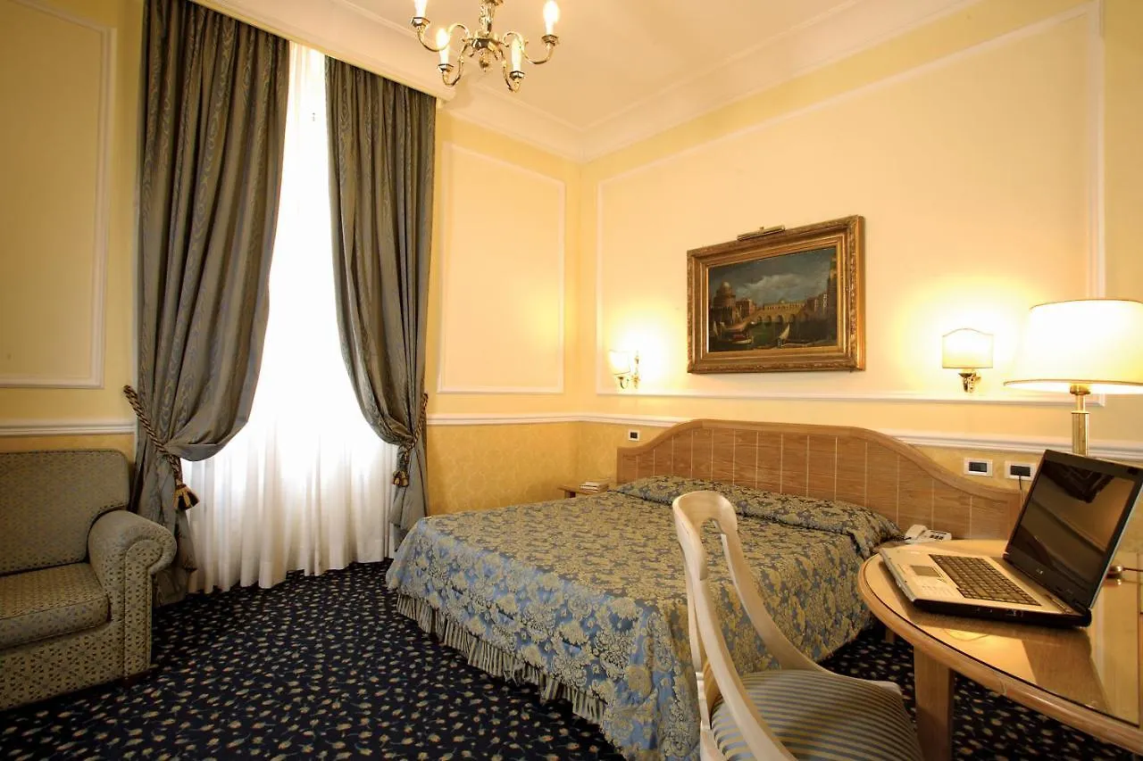 רומא Hotel Giglio Dell'Opera 3*,